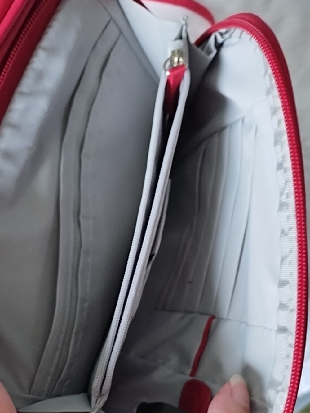 Travelon Red Crossbody Shoulder Bag - Picture 3 of 9